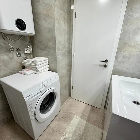 Bravo - With Garage Parking Apartman *