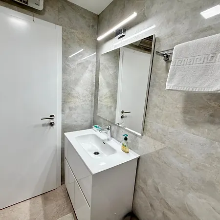Bravo - With Garage Parking Apartman *