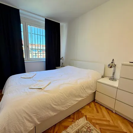 Bravo - With Garage Parking Apartman